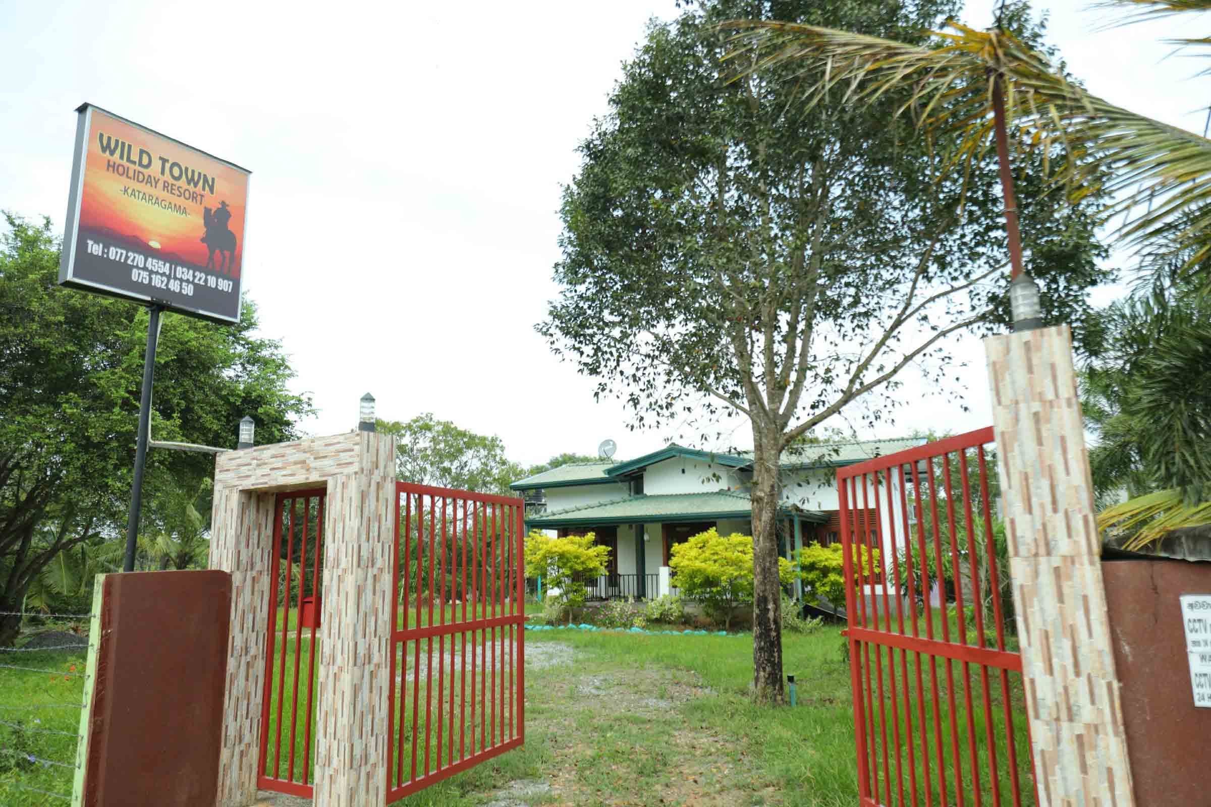 Full Wild Town Holiday Resort